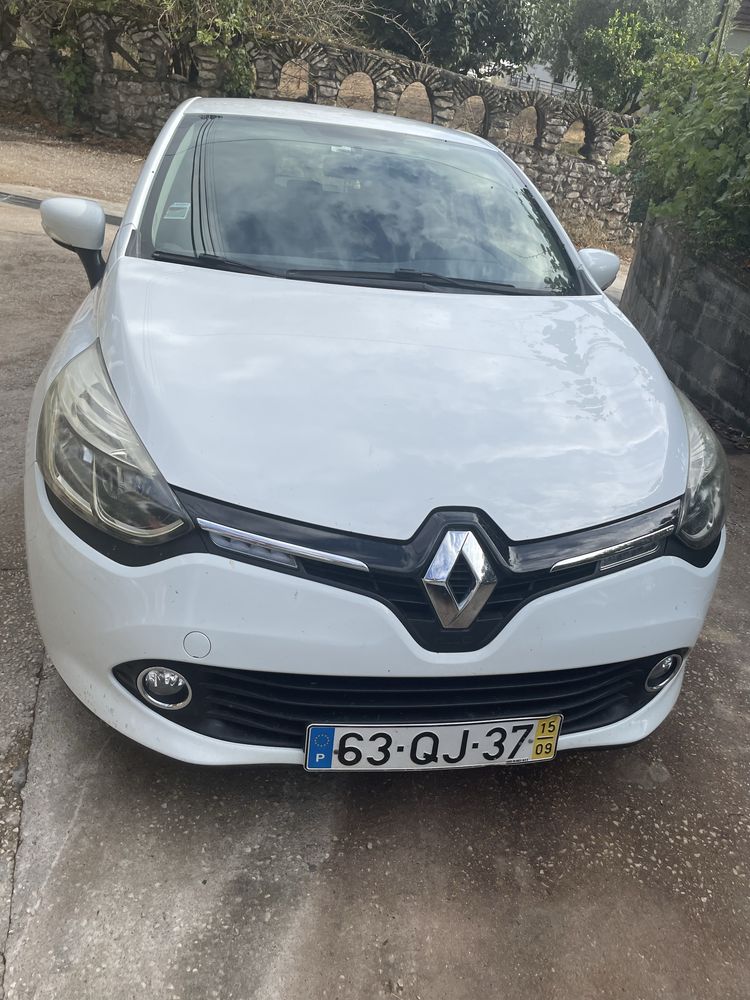 Carro Renault clio em bom estado geral