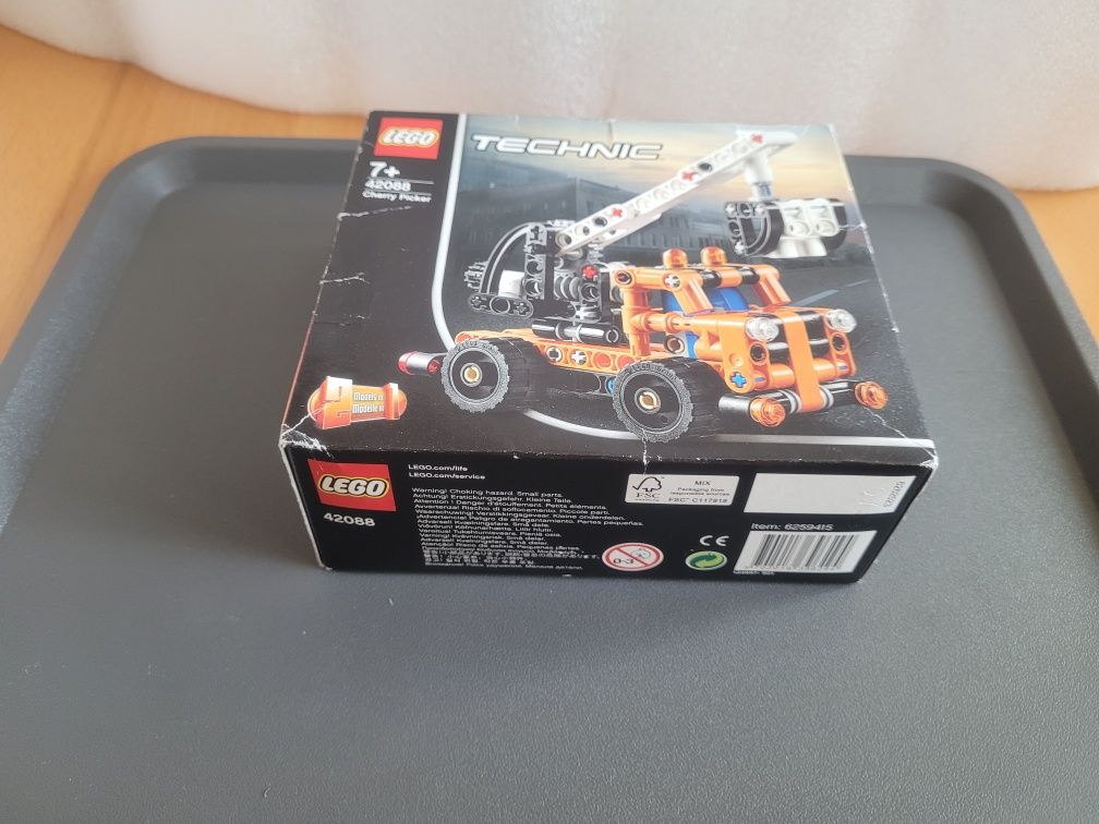 LEGO Technic 42088 - Ciężarówka z wysięgnikiem