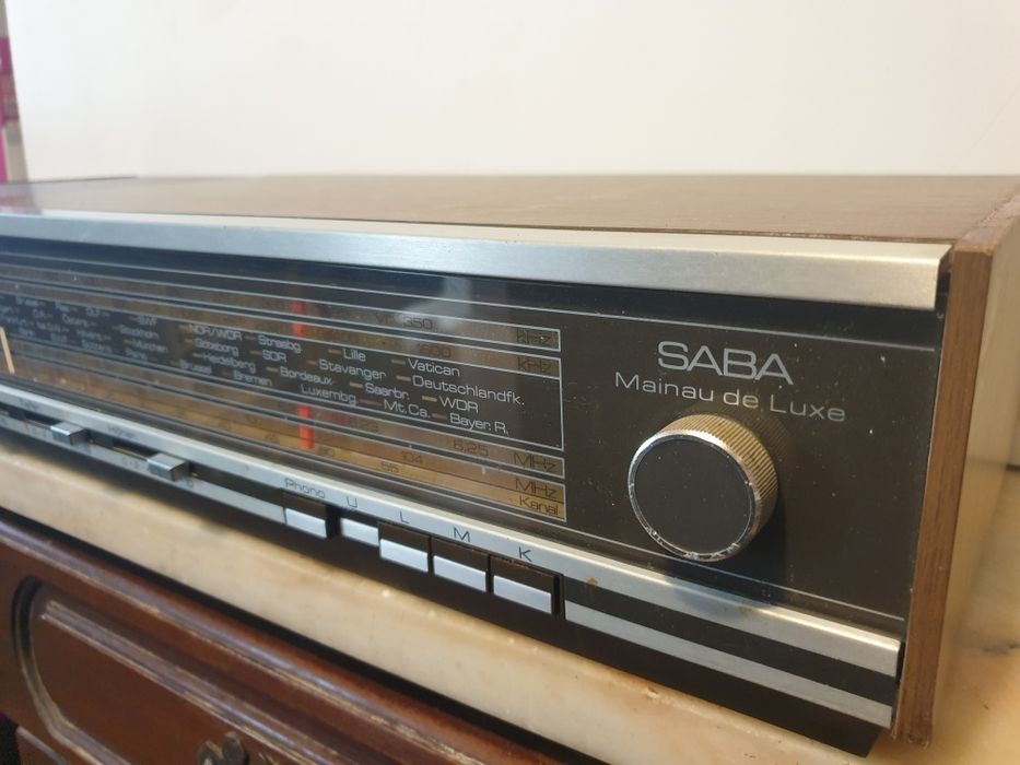 Excelente rádio vintage SABA DE LUXE à trabalhar