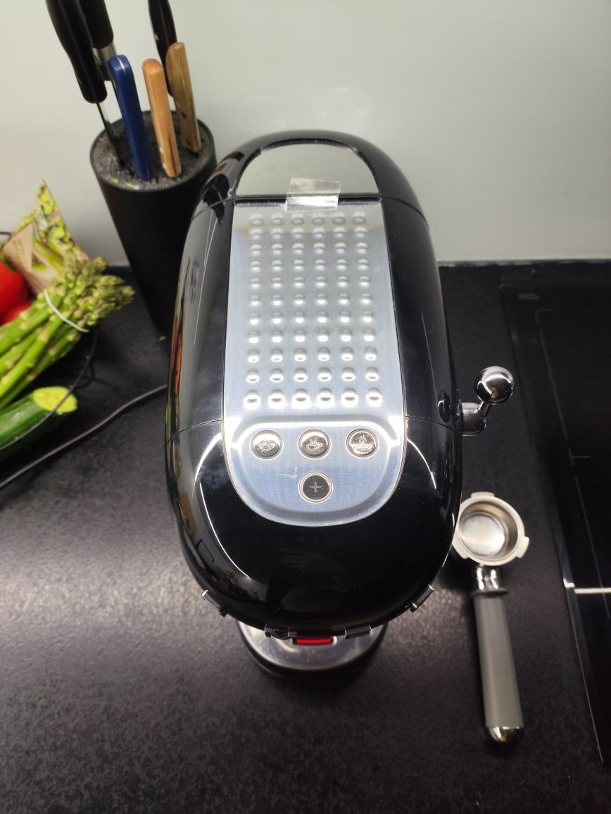 Ekspres kolbowy SMEG ECF02BLEU czarny