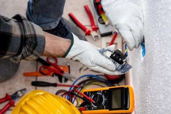 Eletricista lisboa. Instalação e reparos  elétricos em geral.