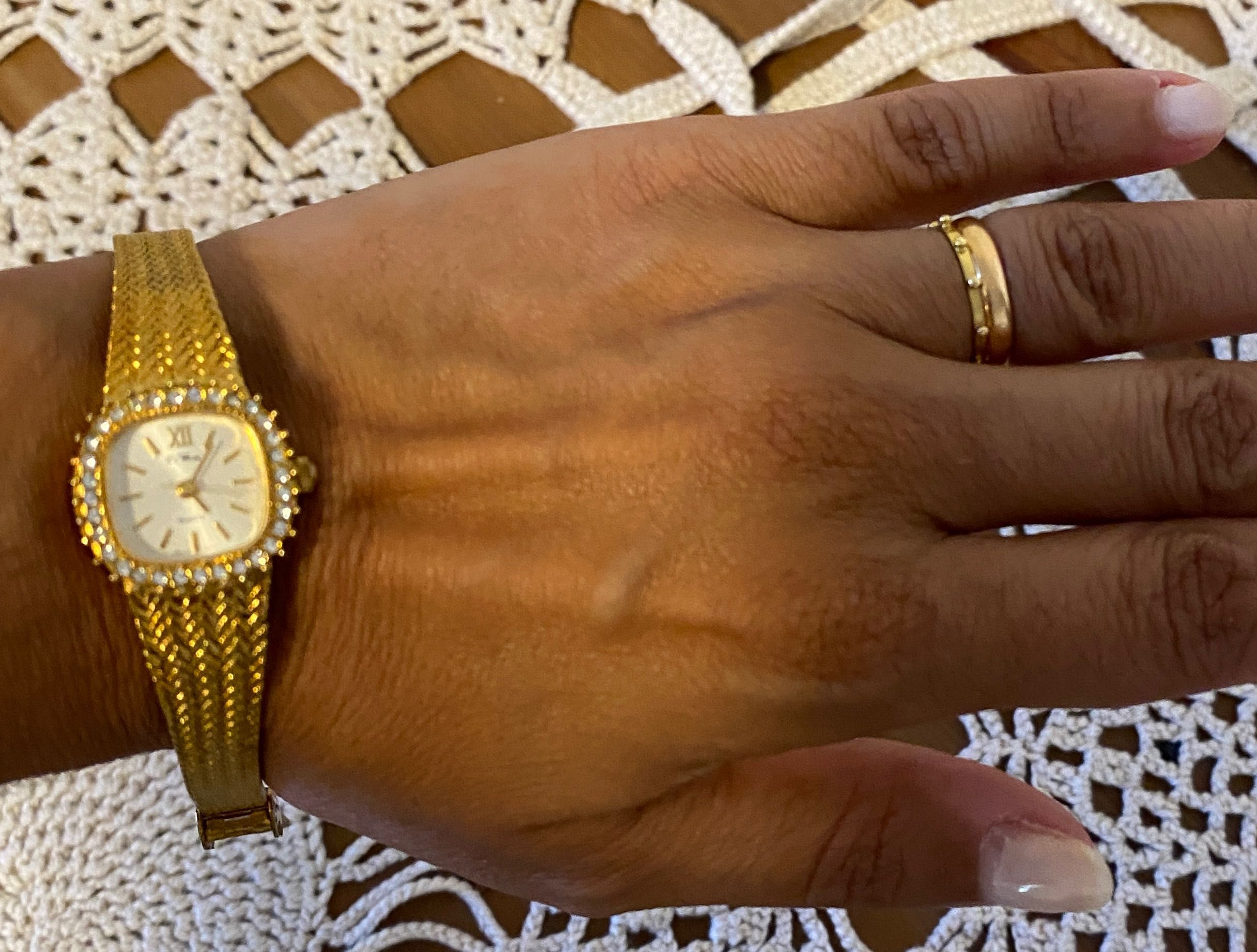 Relógio Dourado Marca Le Wave