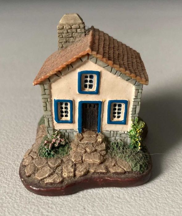 Figurinha Decorativa - Casa Tradicional