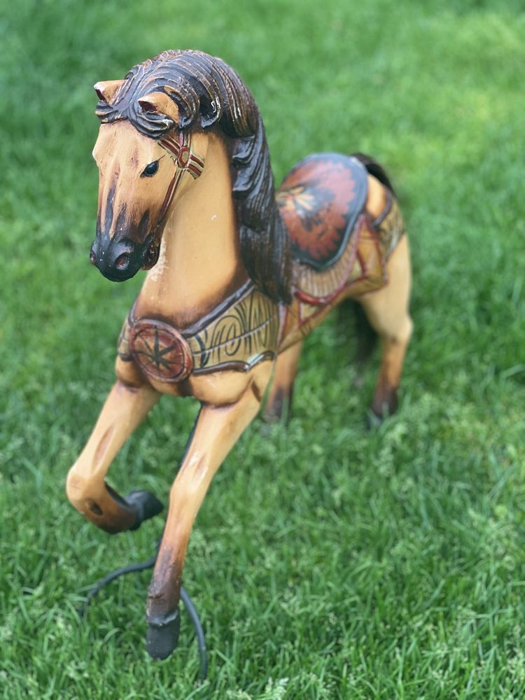 Деревянная лошадка коллекционная