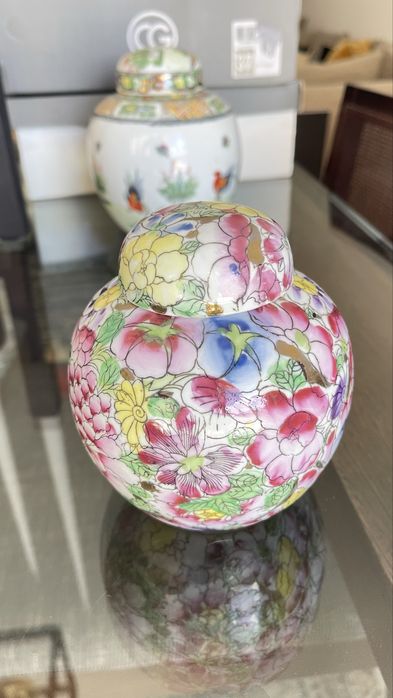 Pote de Macau motivo floral