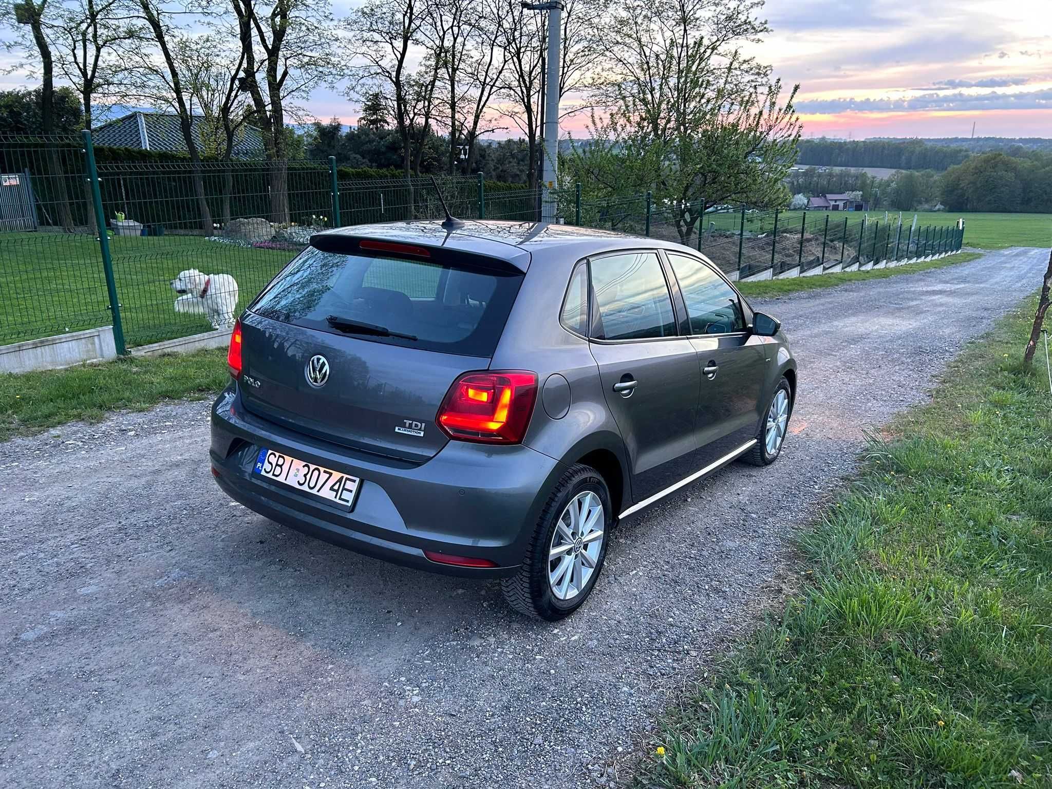 VW POLO 2015r. 6R wersja LOUNGE nawigacja, książka serwisowa