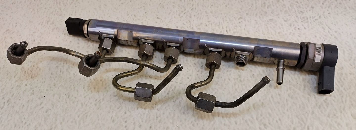 BMW 4 F36 2.0 DIESEL N47D20C LISTWA WTRYSKOWA CZUJNIKI 780060103