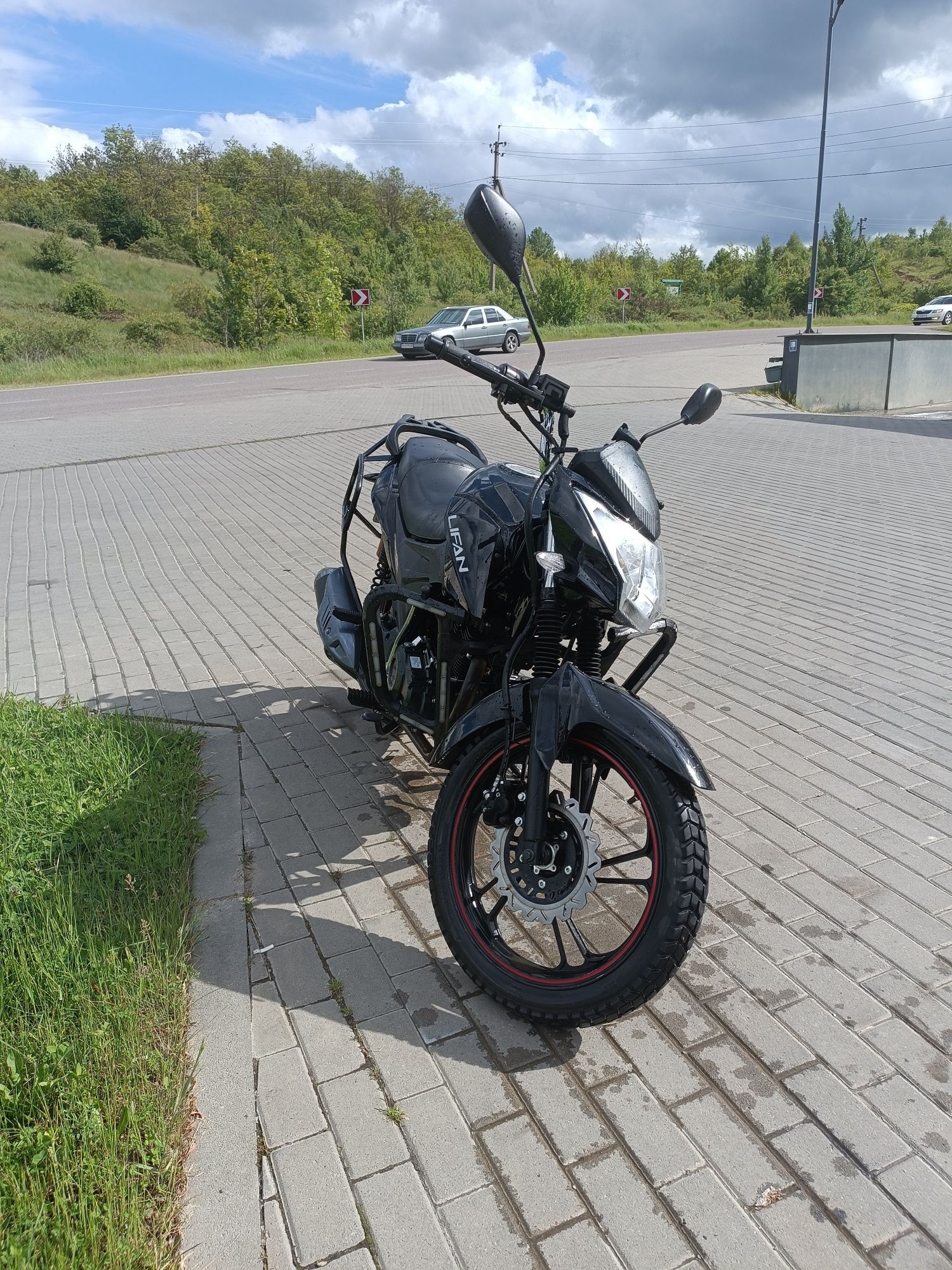 Продам мото ліфан стр 200 кубів мото у хорошуму збереженому стані
