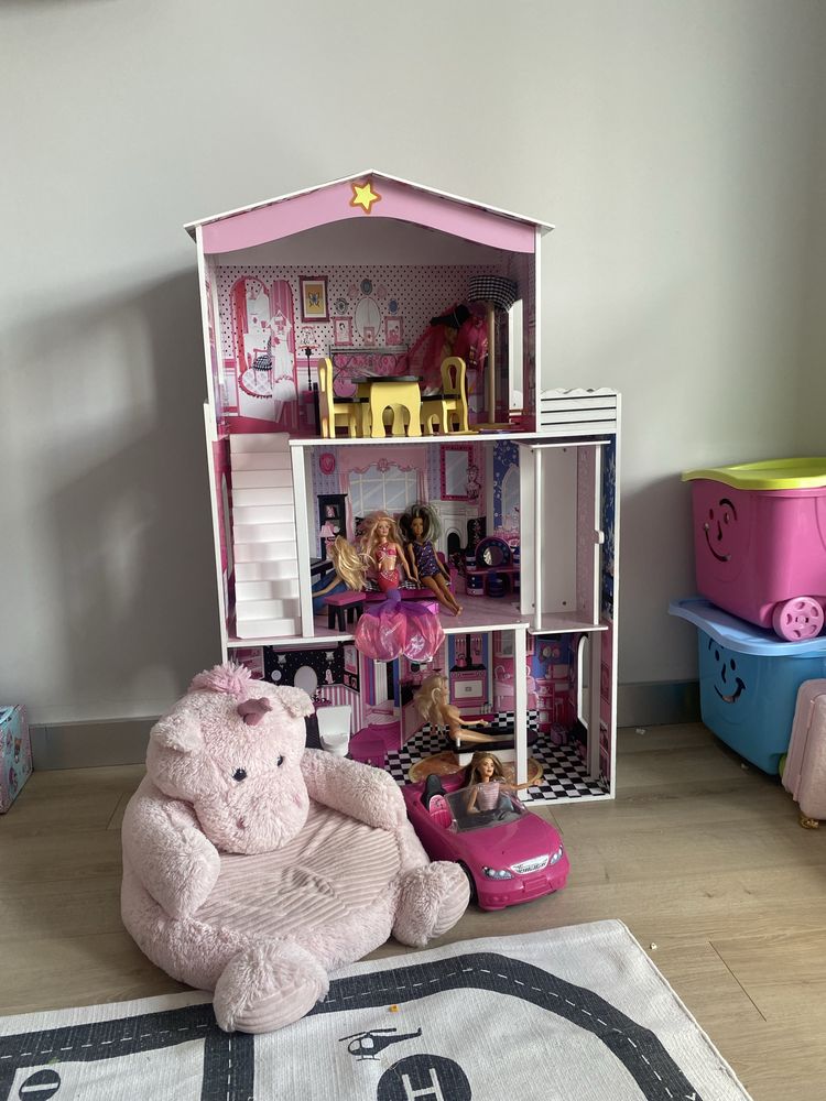 Domek KidKraft dla lalek plus lalki siedzisko zestaw