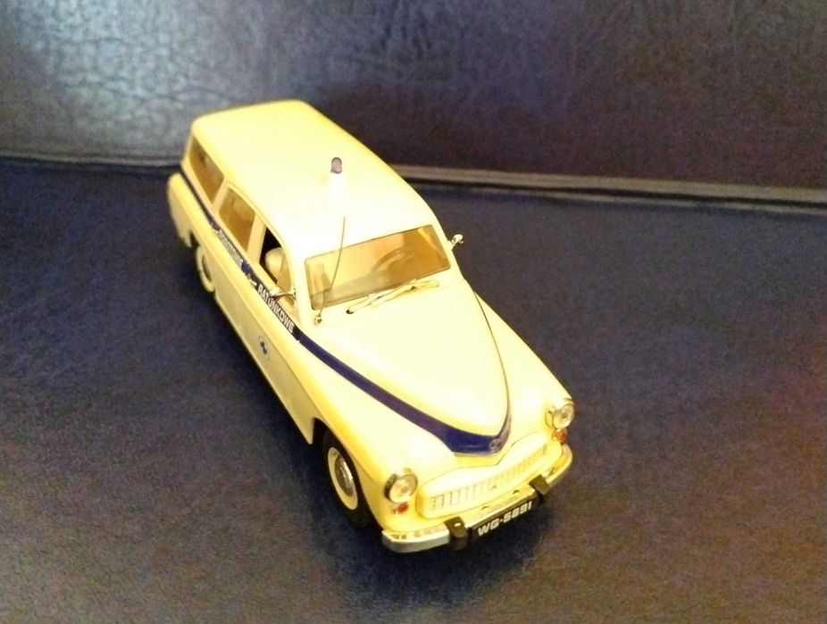 Warszawa 203 (ambulans) "Kultowe Auta PRL - u"