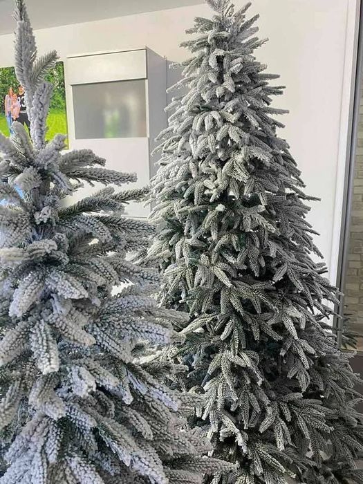 Лита ялинка Смерека засніжена. Литая ёлка