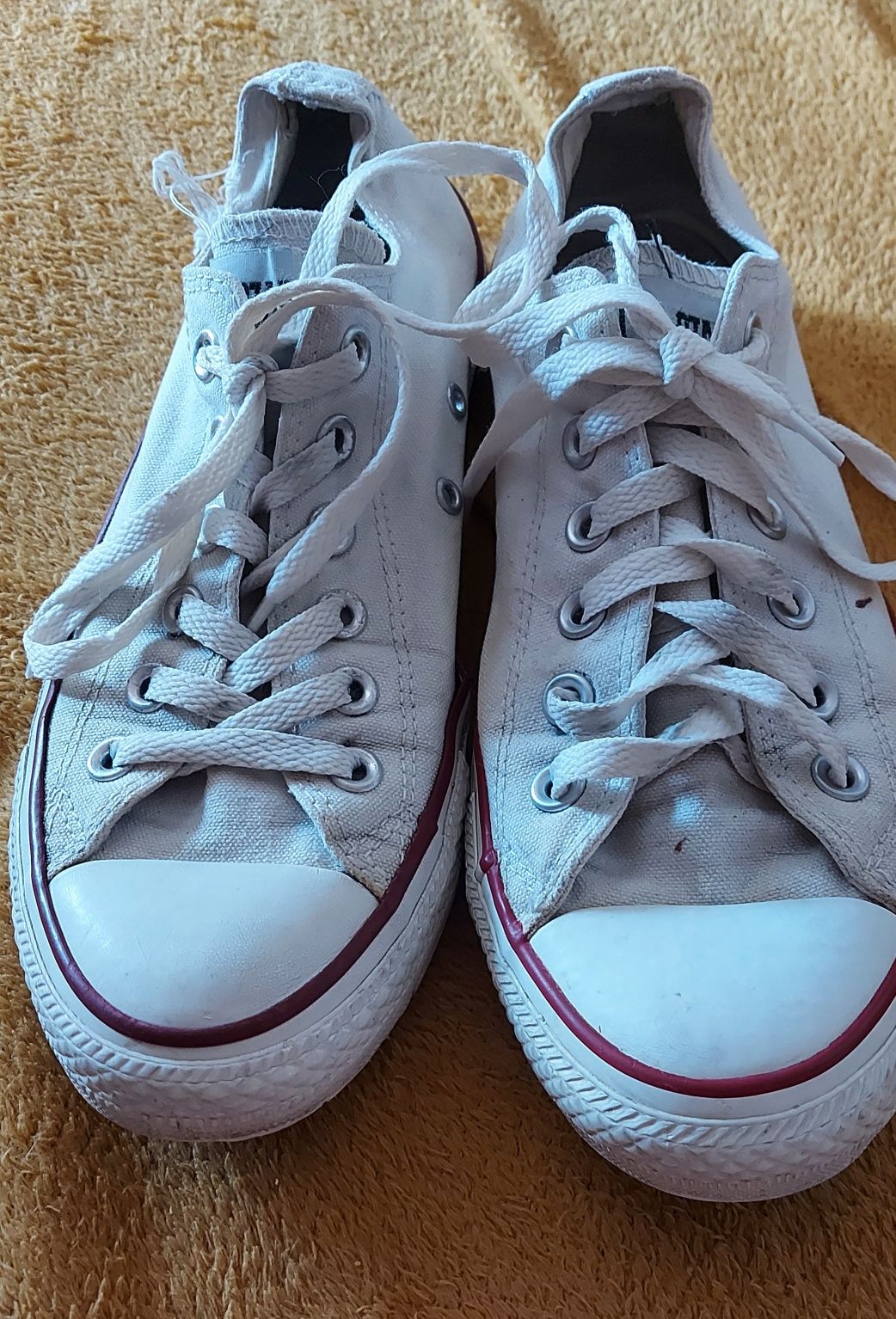 Białe tranpki Converse. Rozmiar 39.