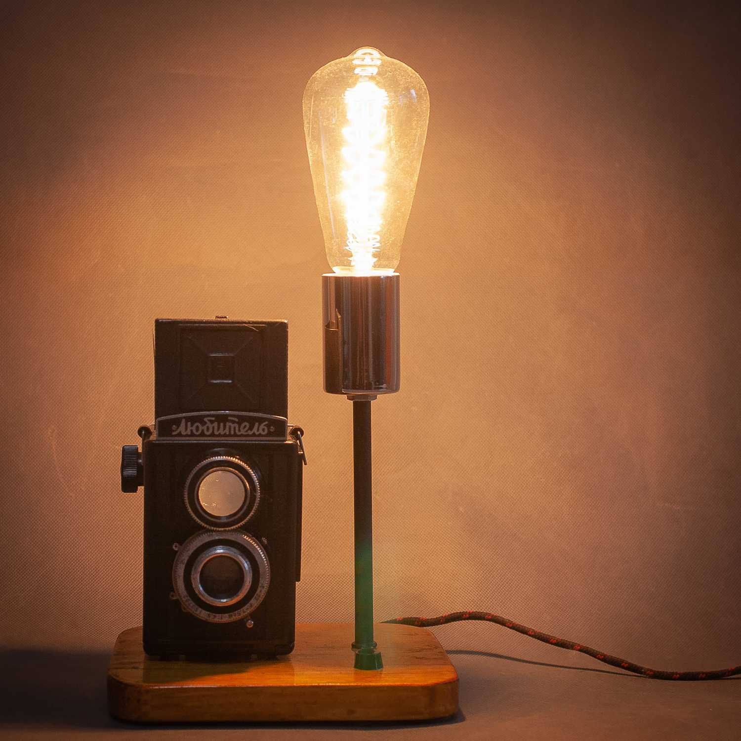 Оригинальный настольный светильник для дома.
