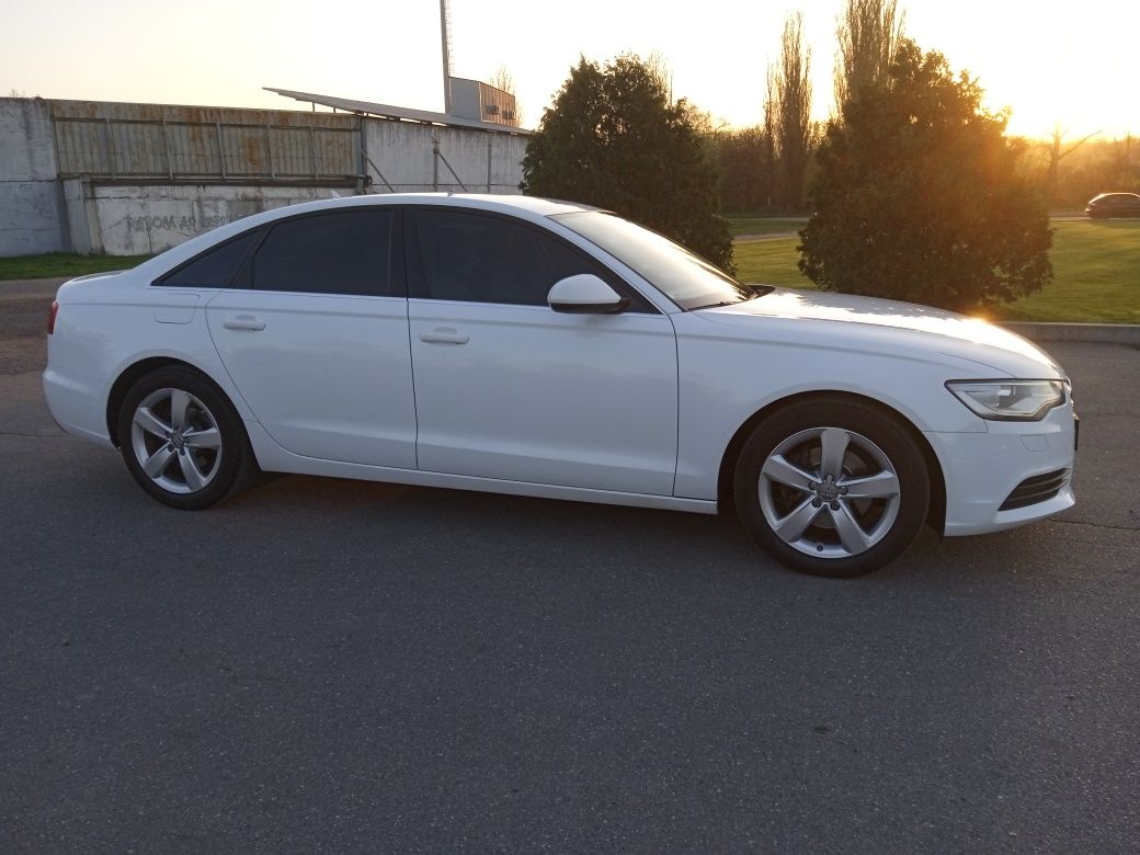 Продам Audi A6 официальный автомобиль не крашен.