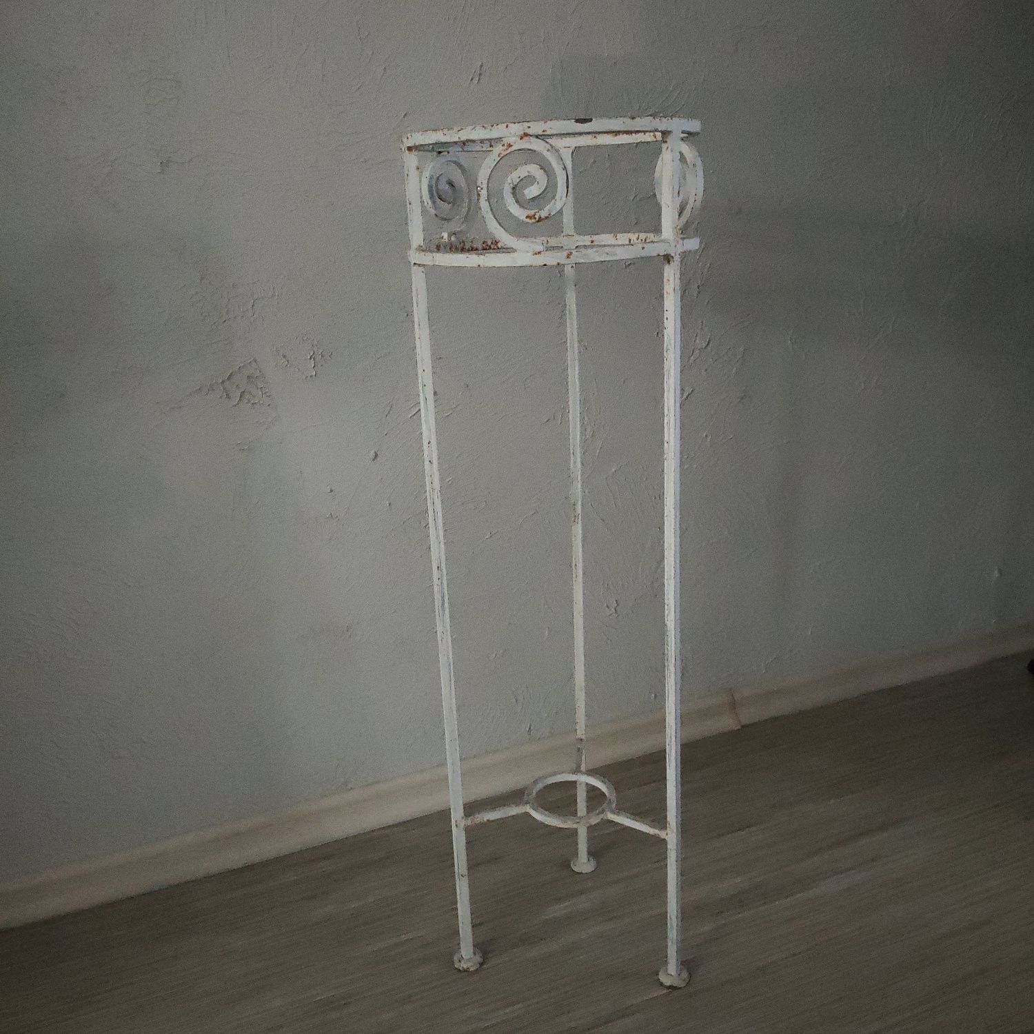 Kwietnik kuty żeliwny wysokość 80 cm