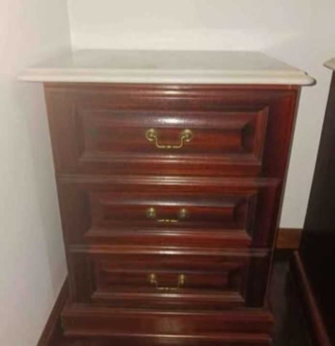 Cama+mesinha cabeceira+espelho