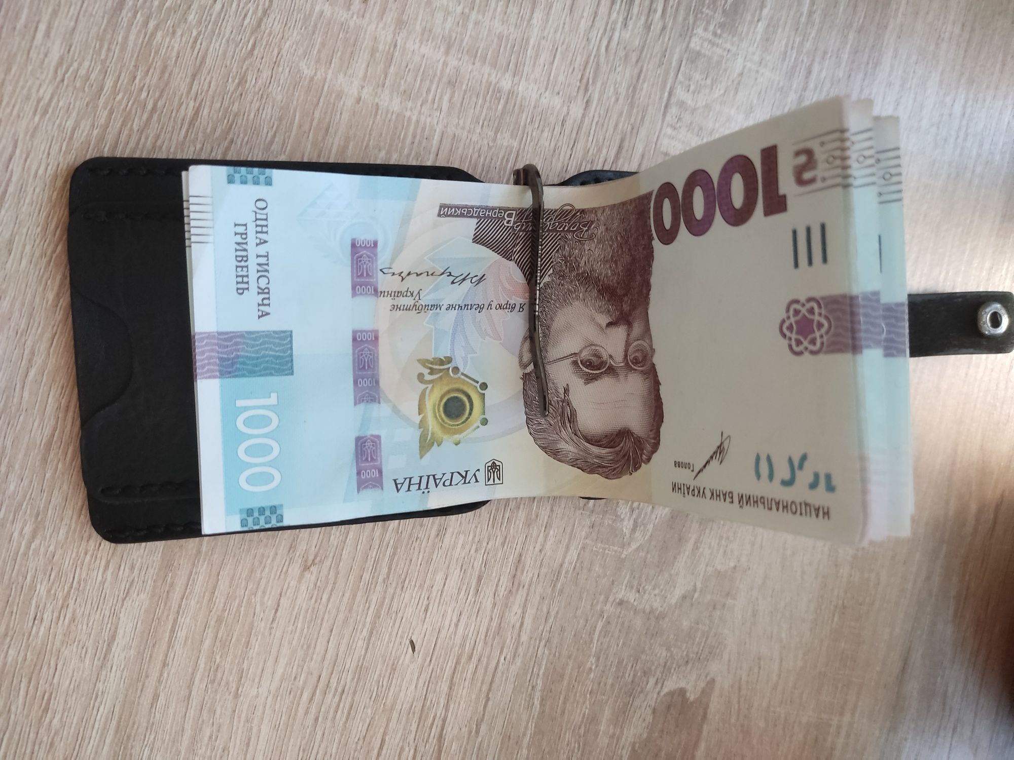 Компактный кошелек из кожи