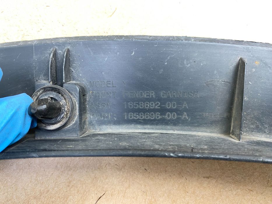 TESLA MODEL Y Listwa Nakładka Błotnika Prawy Przód Czarny MAT 2020-