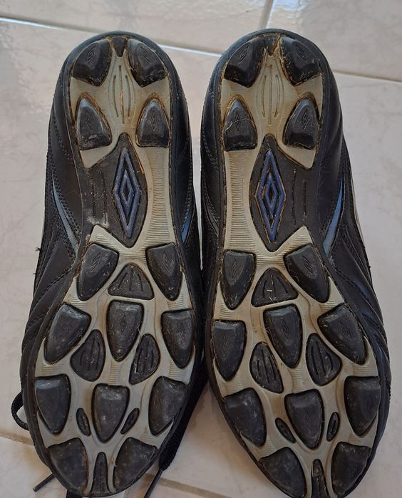 Futebol - Chuteiras Umbro  Adulto