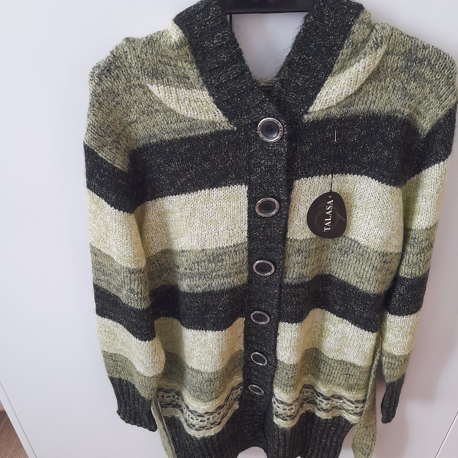 Sweter damski z kapturem