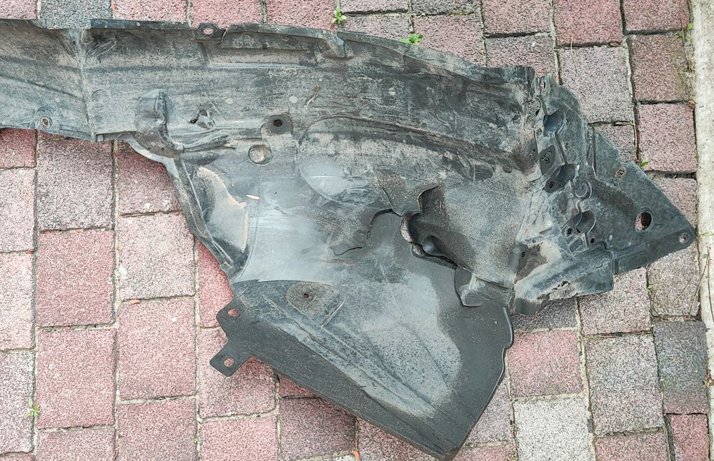 Підкрилок передній правий nissan leaf 2017-2022 рік