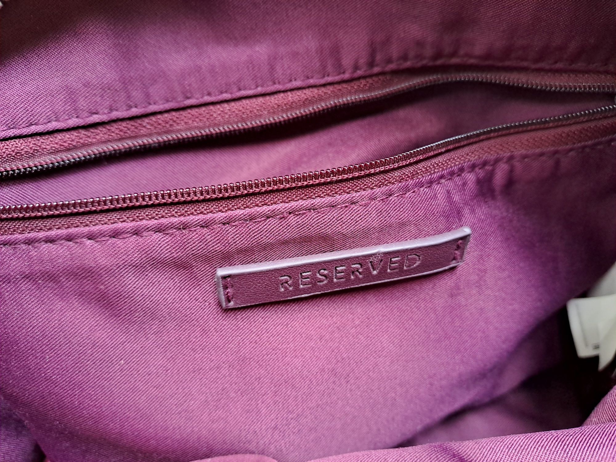 Nieprzemakalna torebka Reserved czerwone wino messenger bag listonoszk