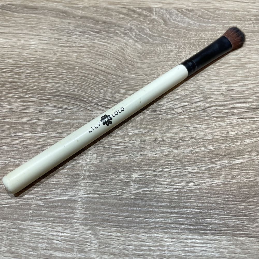 Pędzel Lily Lolo concealer