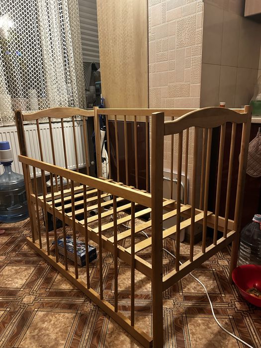 Дитячий манеж з матрасом у гарному стані.