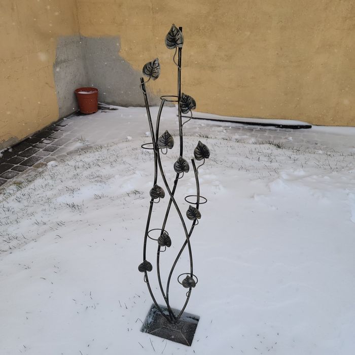 Metaloplastyka wyprzedaż garażowa swiecznik
