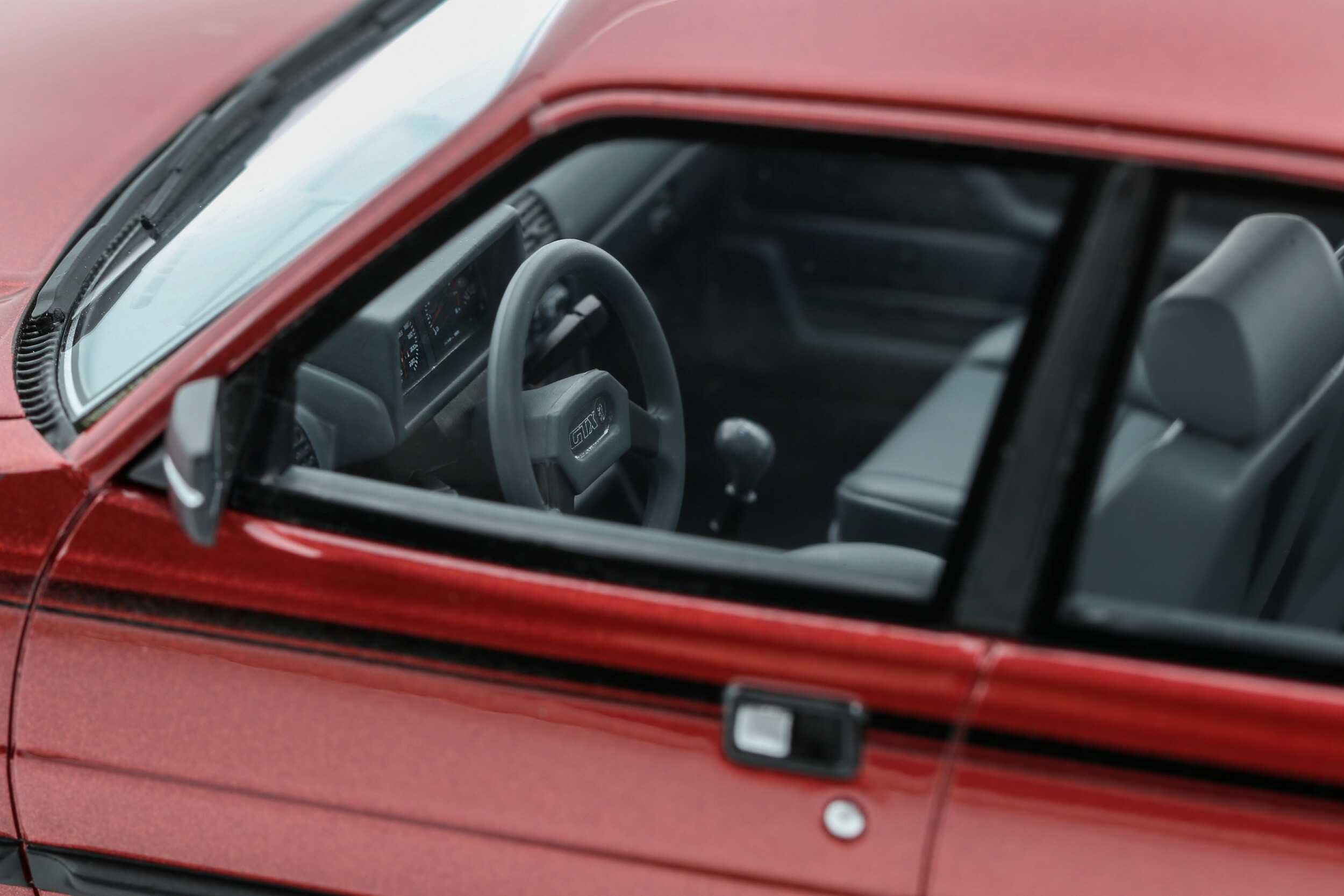 Model 1:18 Otto Peugeot 305 GTX 1985 red (OT1032)