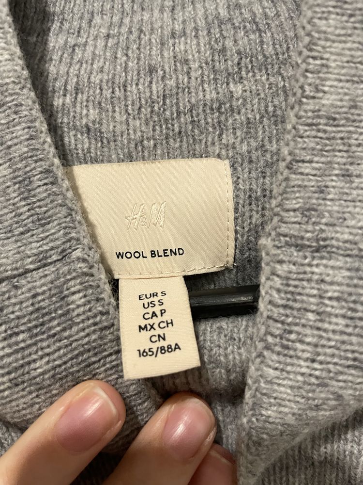 Szary sweter wełniany z golfem h&m