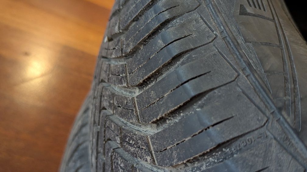 4x Opony całoroczne 235/55 R17 – Continental 2021 i Goodyear 2018