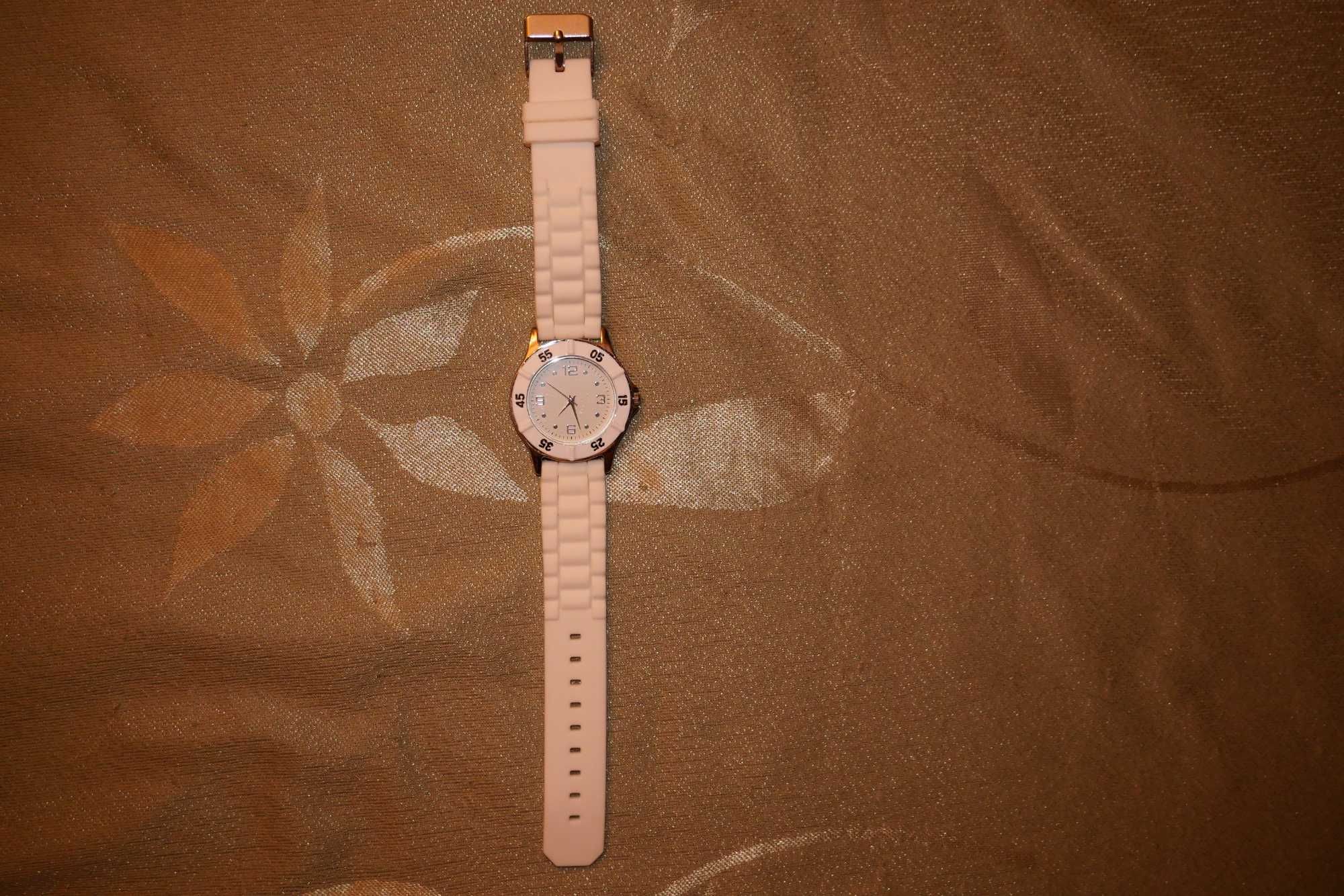 Nowy zegarek na prezent na Komunię Komunia biały pasek eleganckie etui