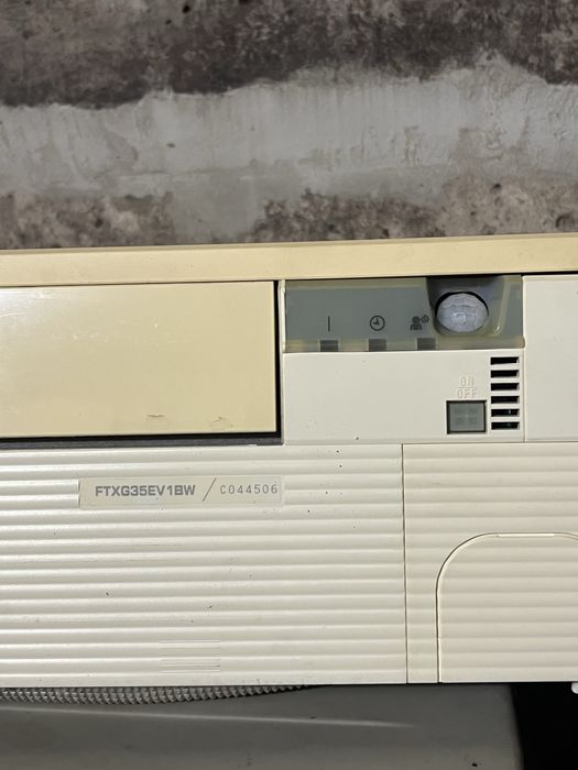 Кондиционер инвертор Daikin  RXG25E3V1B