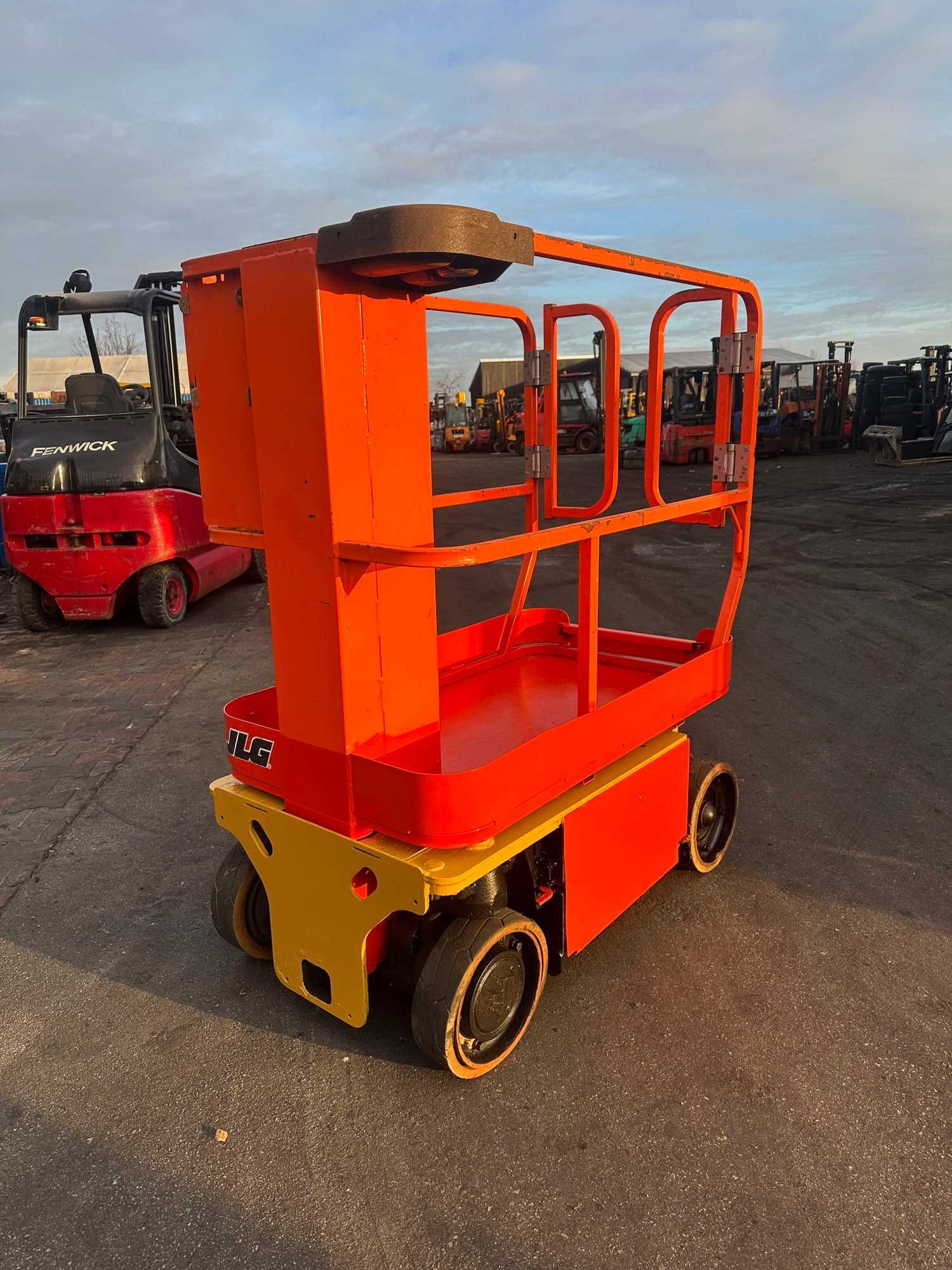 zwyżka podnośnik słupowy elektryczny JLG 1230ES 24V 230kg 6.50m 2018r
