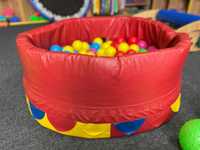 Сухий басейн з кульками