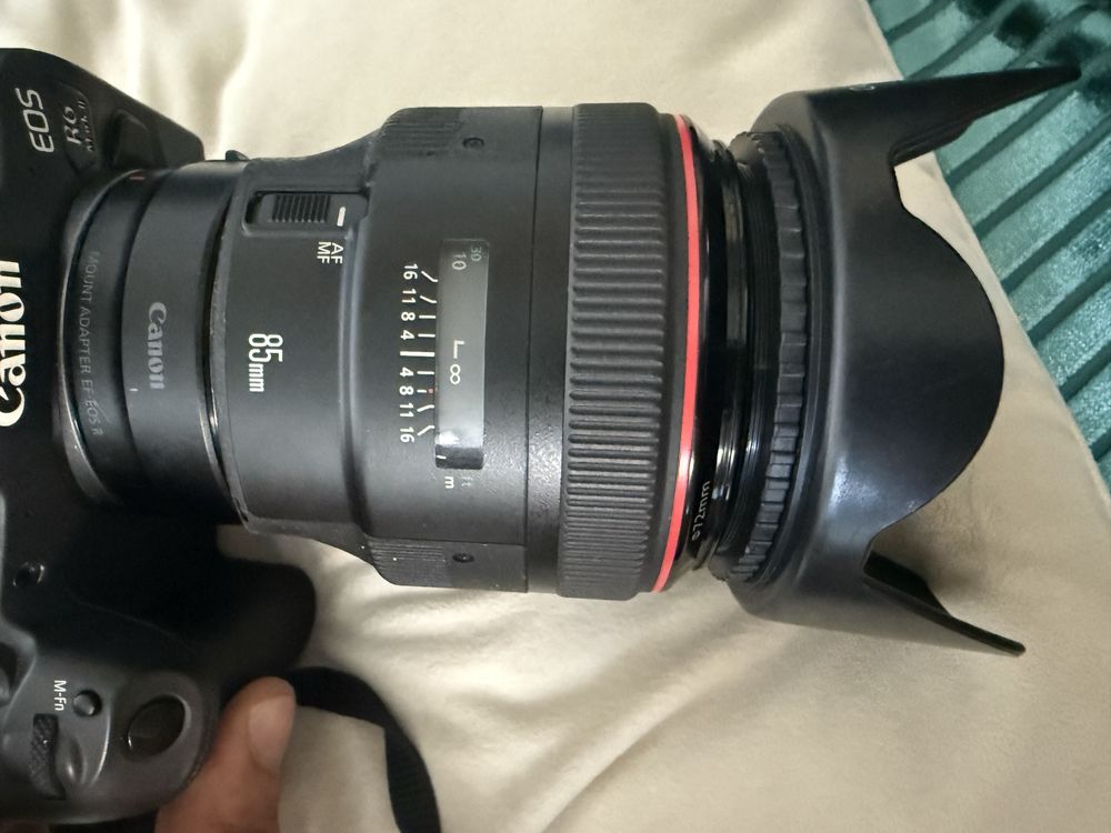 Canon EF 85mm 1.2L II com muito pouco uso.
