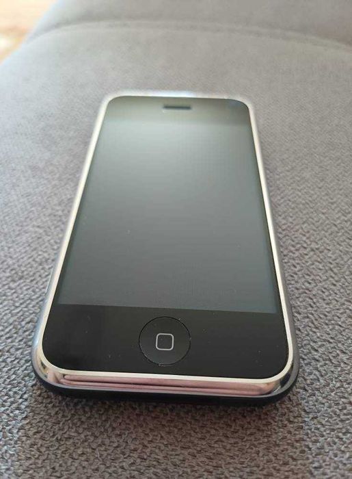 iPhone 2g w pełnym komplecie