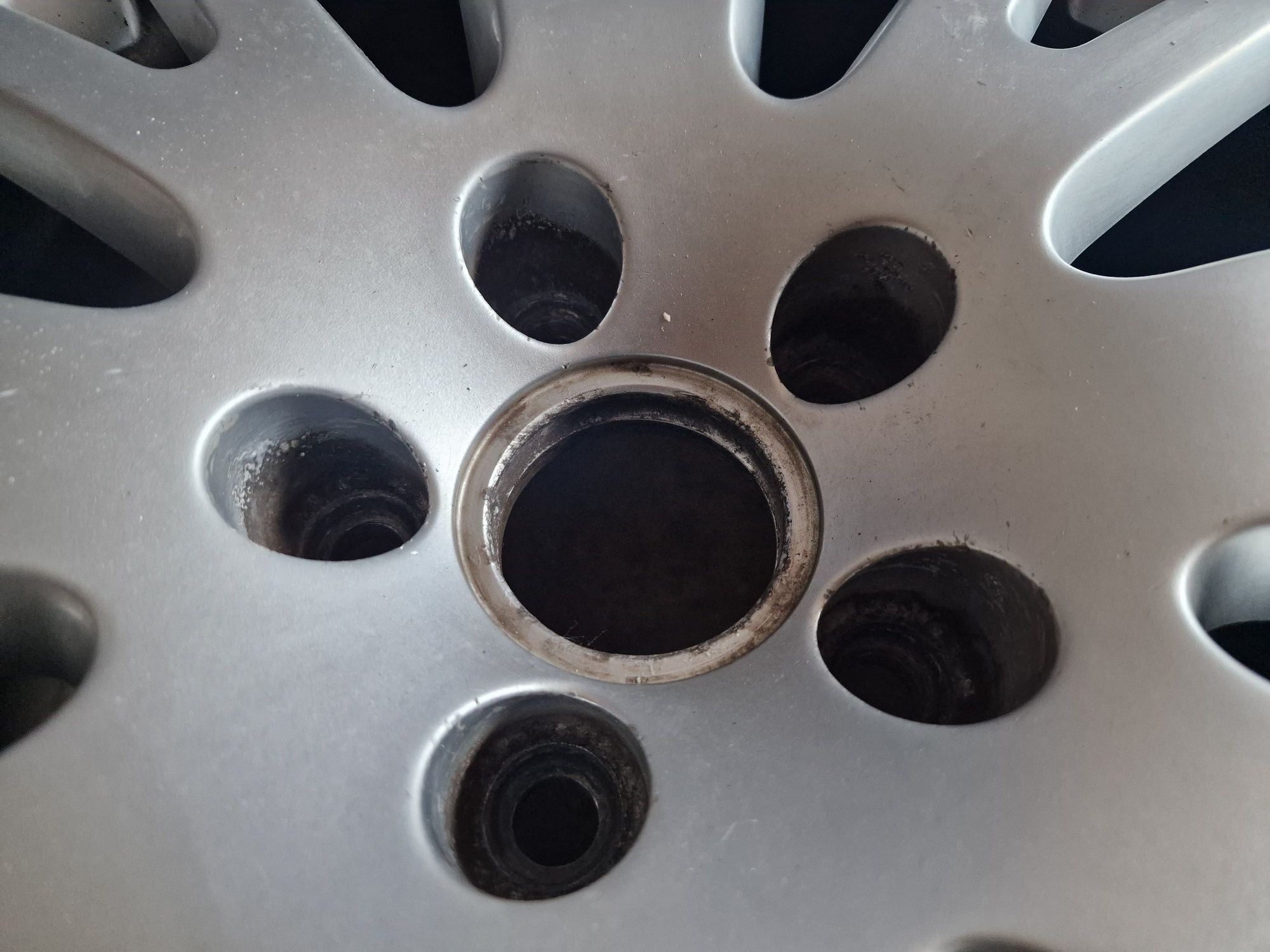 Felga alufelga 17 AUDI A6 C6 A4 B7 7.5Jx17 H2 ET45 aluminiowa z oponą