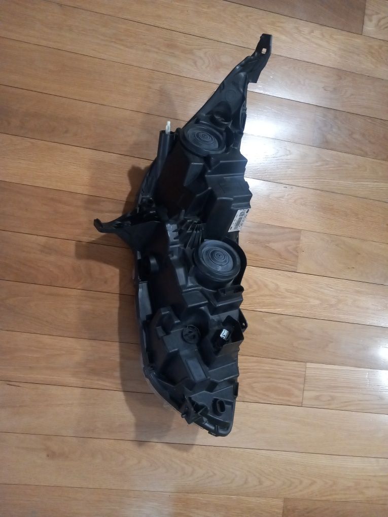 Farol optica frente esquerda Ford Transit Connect do ano 2018 a 2025.