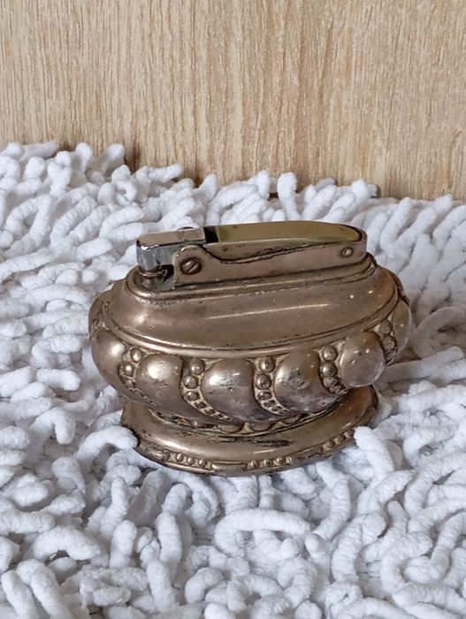 Srebrna zapalniczka vintage