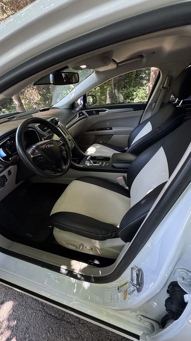 Ford Fusion hybrid 2019