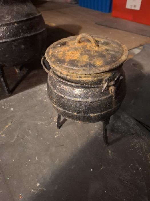 Panela de ferro com testo