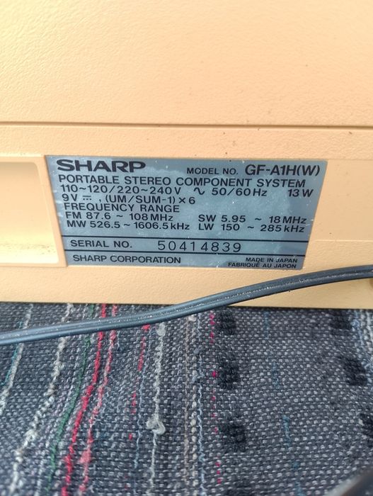 Radio cassete Sharp.
