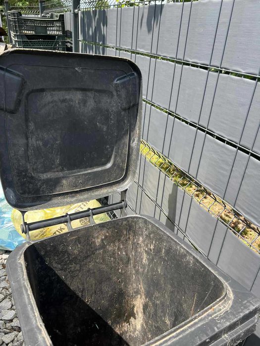 Kosz na śmieci, pojemnik na kółkach, wys 90cm szerokość 54x48cm