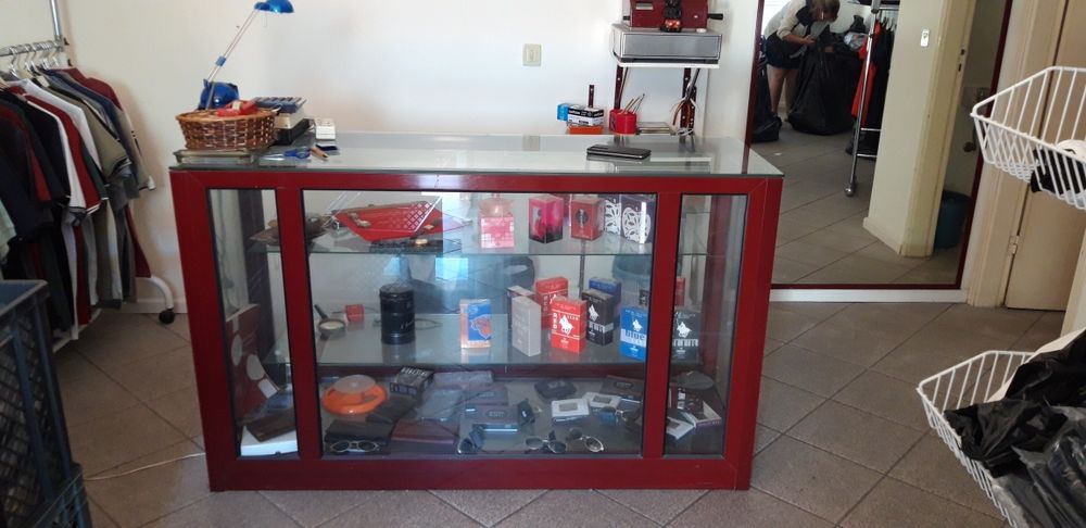 Vendo  tudo para loja de roupa  roupa