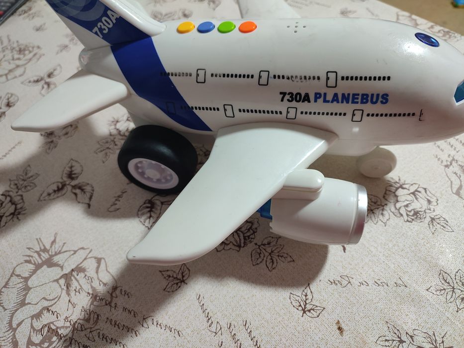 Продам самолёт детский