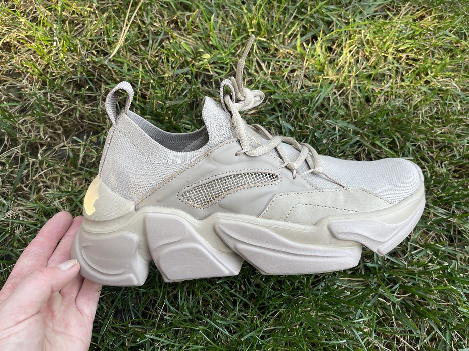 Чоловічі кросівки ZARA