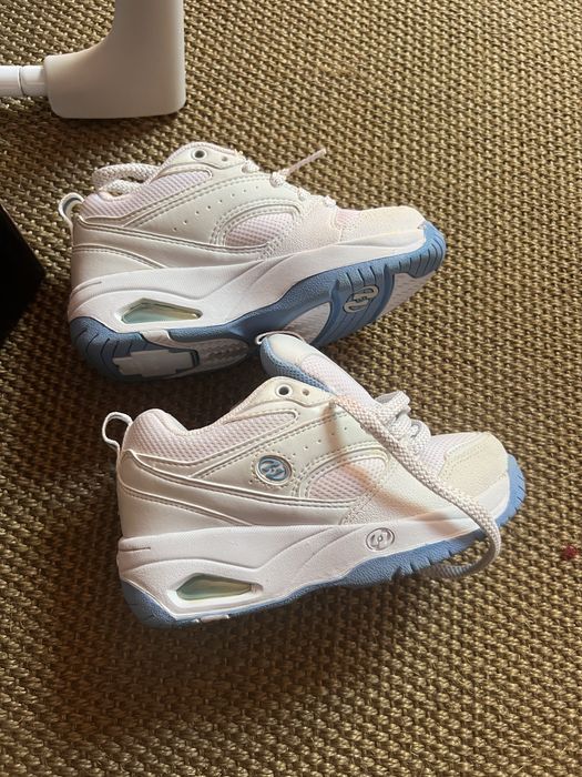 Tenis com rodas novo tudo impecavel
