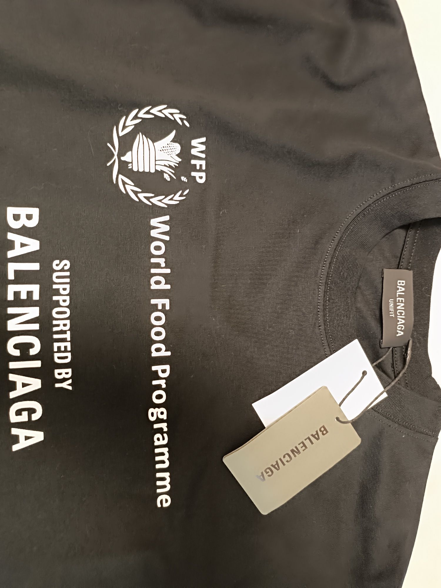 лонгслив Balenciaga World Food Programme